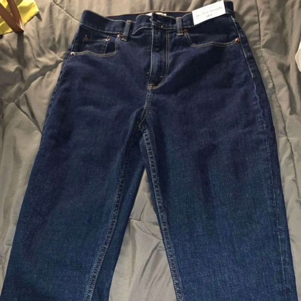 NWT Abercrombie ultra high rise 90s jeans - Picture 1 of 4